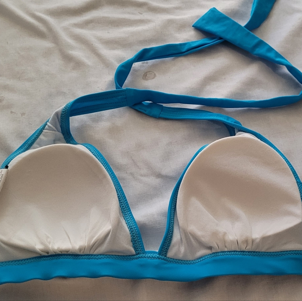 Turquoise bikini - Picture 3 of 3